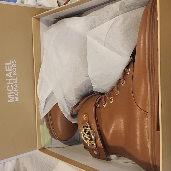 9 New in Box Michael Kors Women's Rory Lace-Up Signature Strap Ankle Booties - Picture 1 of 4